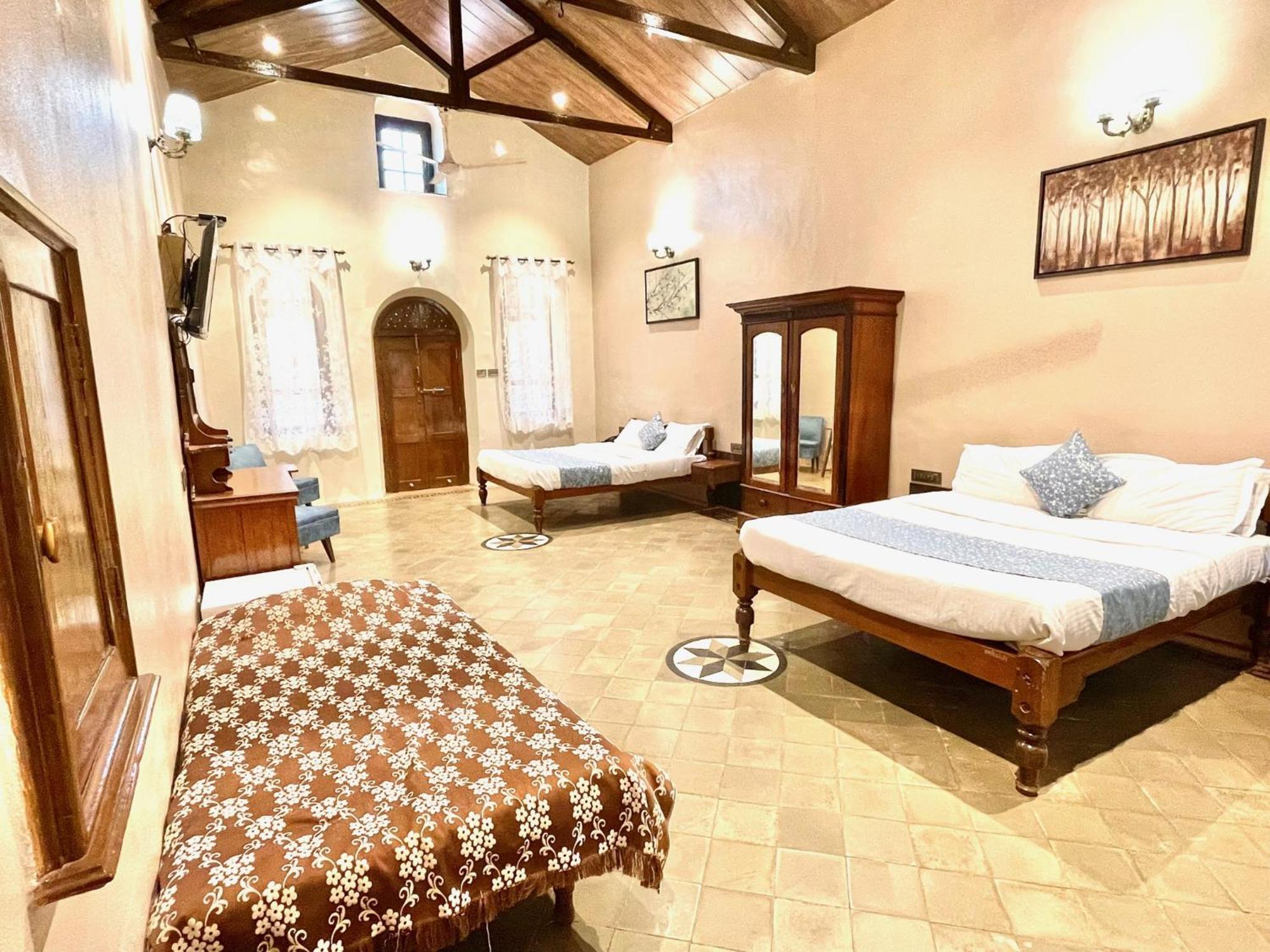 Hotel Mount View Heritage Панчгани Стая снимка